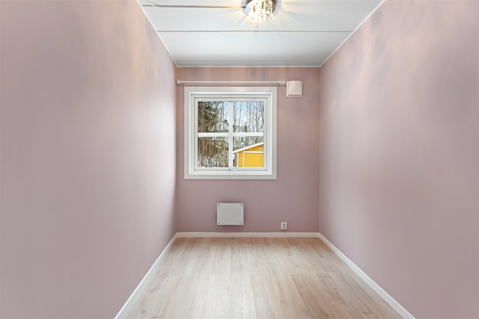 Soverom 3, nye vegger, isolasjon og gulv i 2026