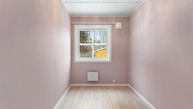 Soverom 3, nye vegger, isolasjon og gulv i 2026