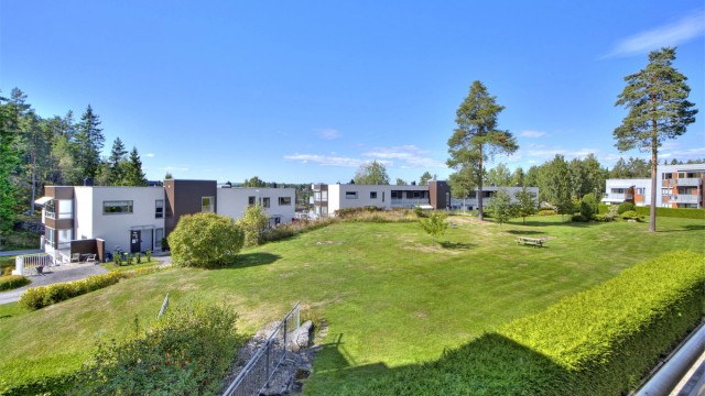 Utsyn fra terrassen - flott utsyn mot grøntområder