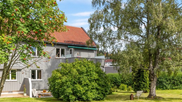 Idyllisk familiebolig som byr på den perfekte kombinasjonen av rolige omgivelser og sentral beliggenhet