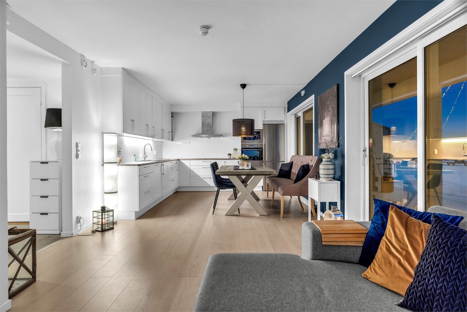 Pen og lys 4-roms endeleilighet fra 2016