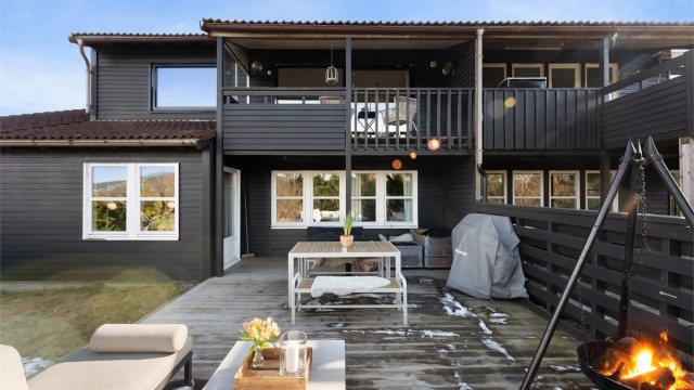 Velkommen til Toppenhaugberget 54 - En flott halvpart tomannsbolig beliggende i et rolig og attraktivt boligområde på øvre Toppenhaug på Bærums Verk