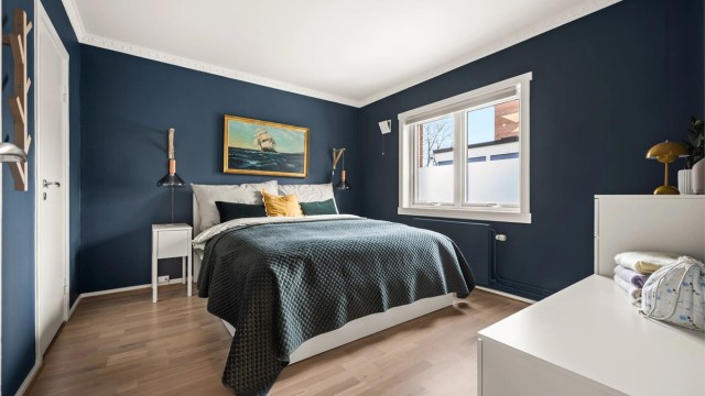 Soverommet er romslig og har god plass til dobbeltseng.