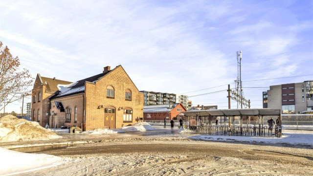 Jessheim stasjon ligger innenfor en 15-minutters spasertur.
