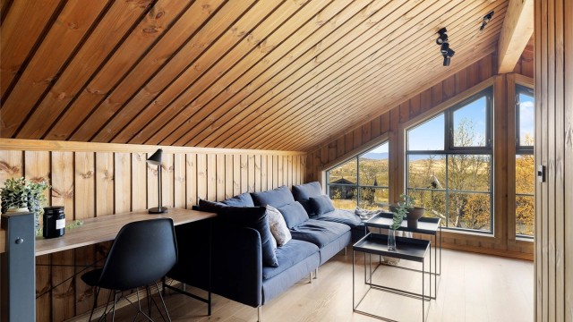 Loftstue med plass til hyttekontor