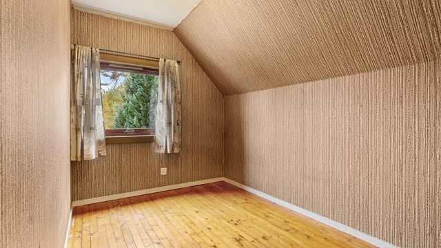 Soverom 2 på loft - Opprinnelig var det 2 store soverom i loftsetasjen, men det ene er delt opp til to mindre
