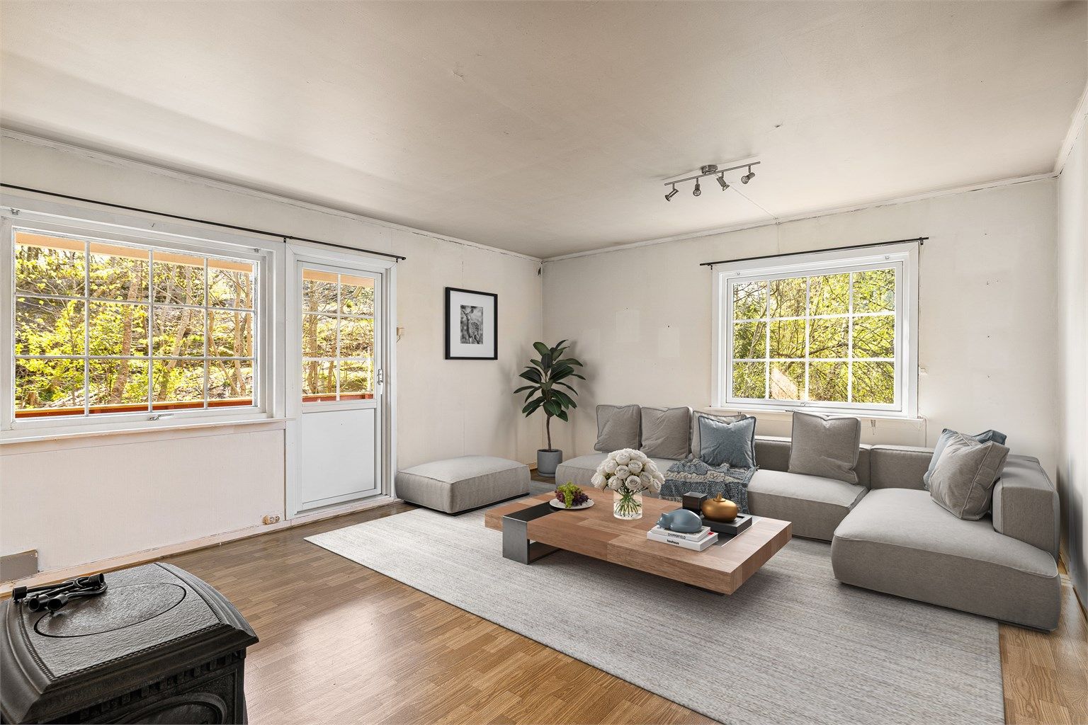 Myråsveien 7 presenteres av Jørgen Sande Johansen i Krogsveen. Bildet er digitalt møblert.