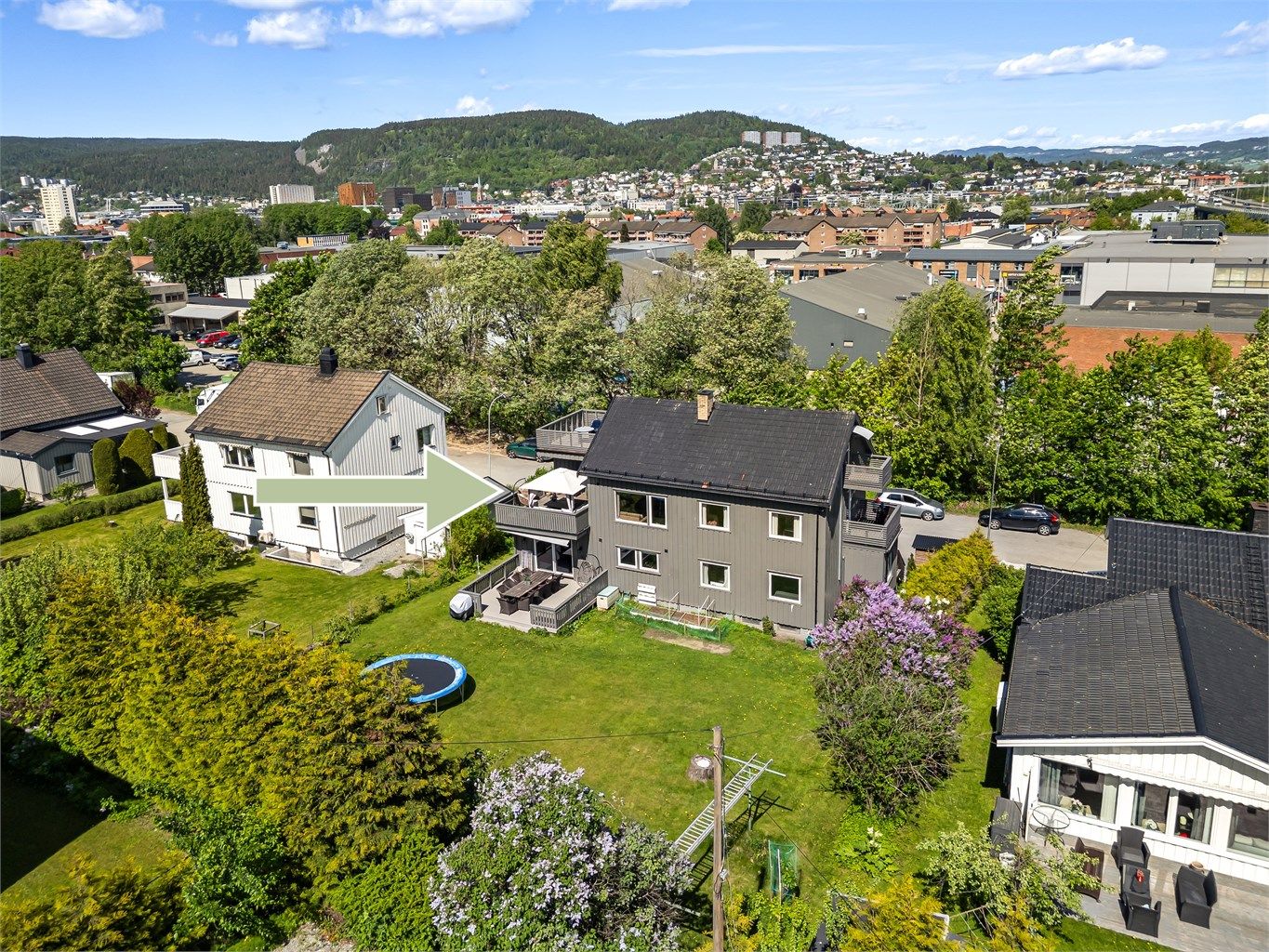 Kort gangavstand til Strømsø kjøpesenter med flere servicetilbud som Kiwi XL, apotek, Jernia m.m. 