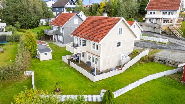 Velkommen til Bjørkelyhagan 14! Presenteres av Jørgen Gabrielsen v/Krogsveen avd. Skedmokorset