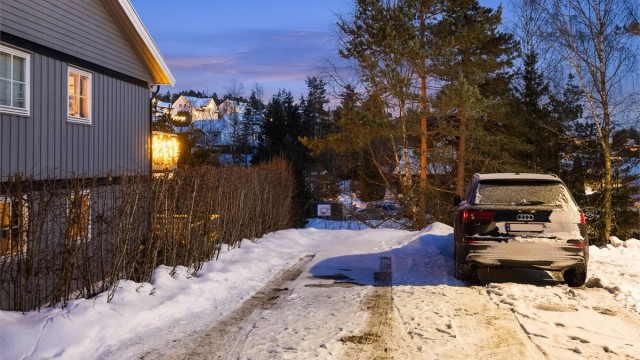 Det medfølger to faste parkeringsplasser til leiligheten.