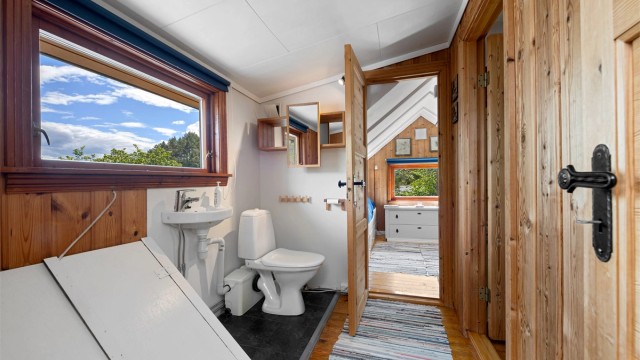 Gang/wc i loftsetasjen på hovedhytten