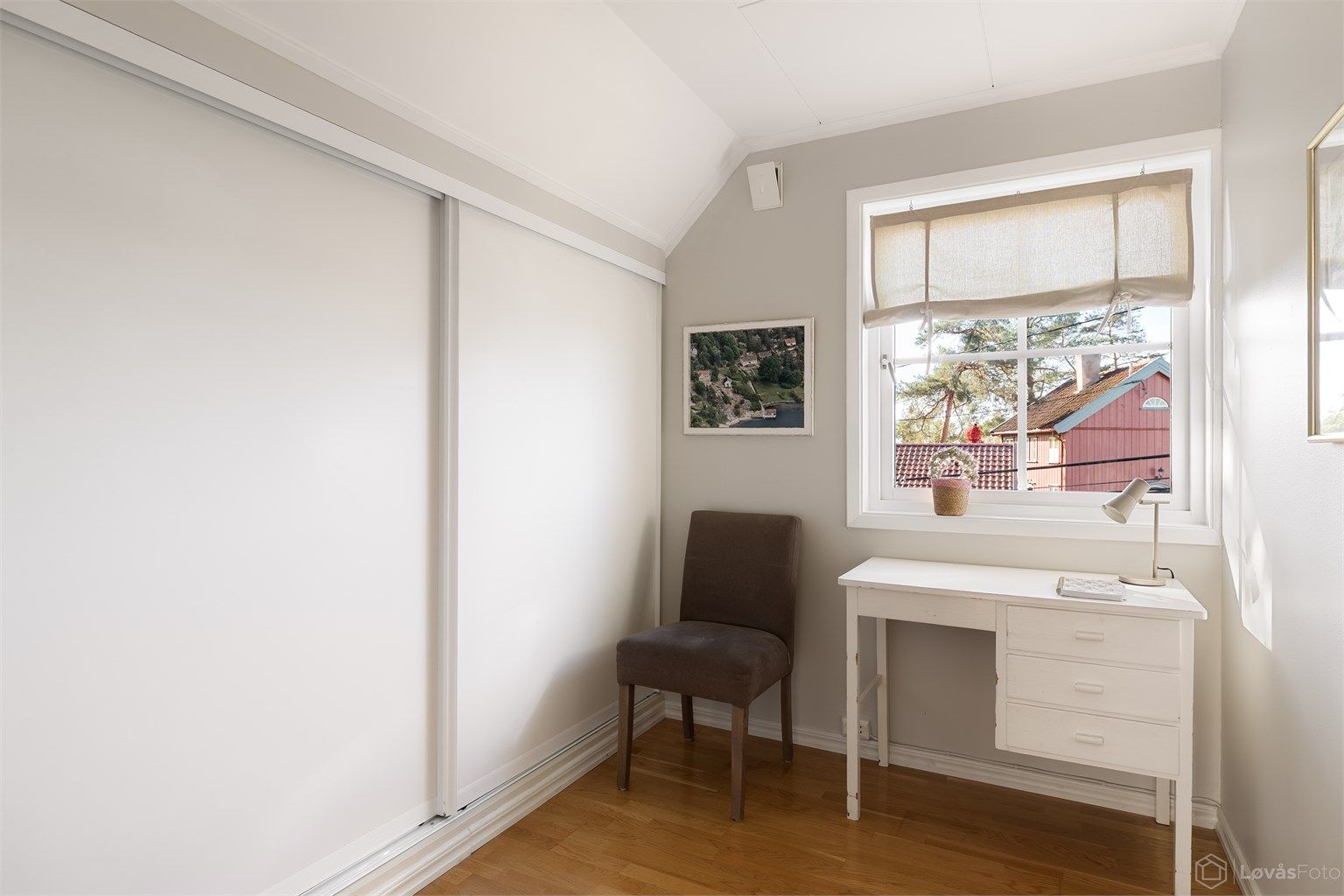 Soverom 4 med skyvedørsgarderobe