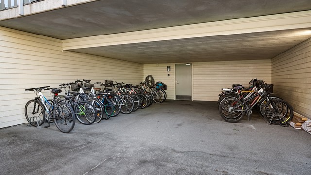 Beboere har tilgang til felles sykkelparkering.