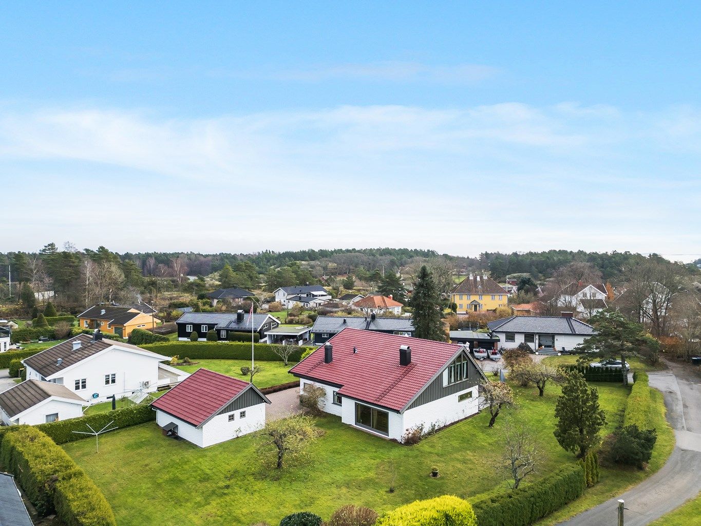 Velkommen til Sandløkkveien 3 - Hyggelig arkitekttegnet enebolig på stor tomt!