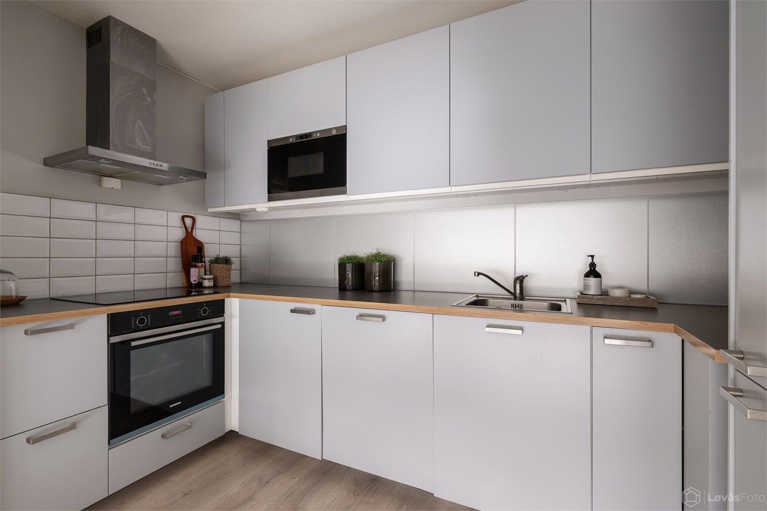 Kjøkkeninnredning ble montert ny i 2015