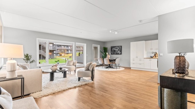 Velkommen til Kornmoenga 28- En flott 3-roms i 1.etg med stor markterasse på 48 kvm