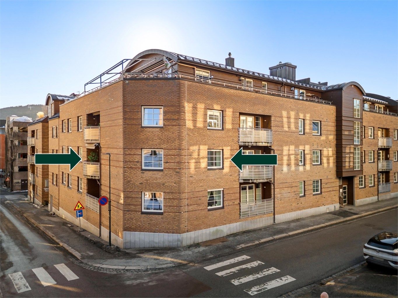  Pen hjørneleilighet med to soverom beliggende i byggets 3. etasje. Utsikt til Bragernes kirke. Garasjeplass i kjeller. Foto: Emotional Landscape Production Ole Thoresen