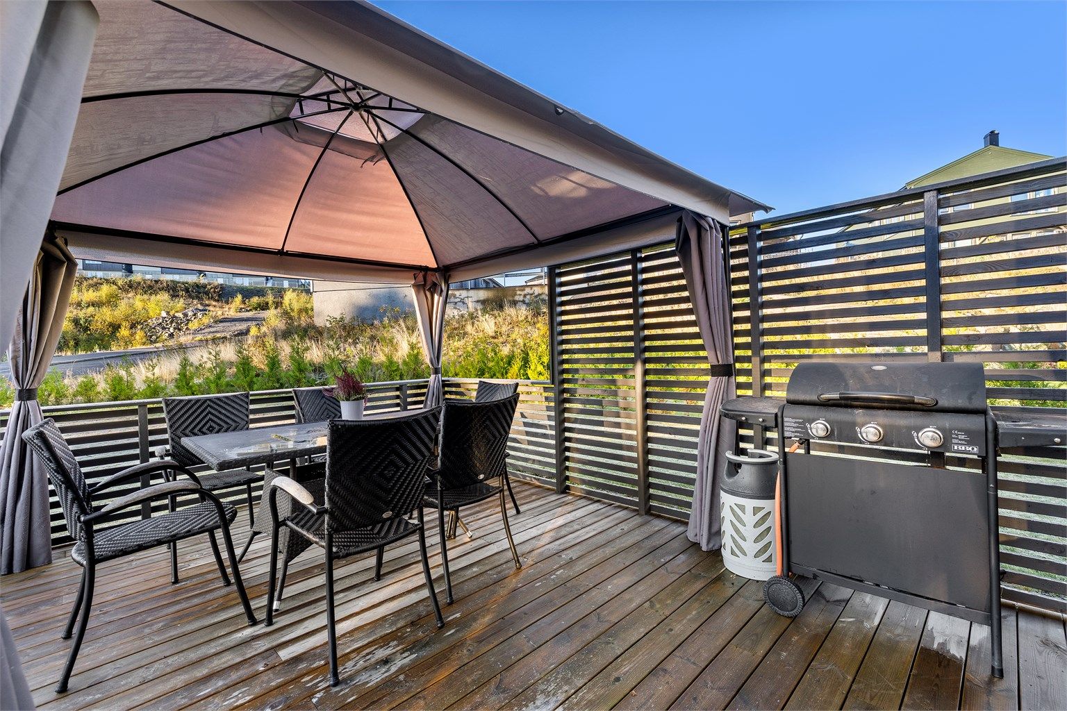 Spisekrok med plass til grill og hyggelige sommermiddager.