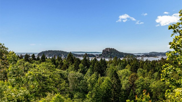 ET FANTASTISK SKUE mot skjærgården i Bamble og Kragerø.