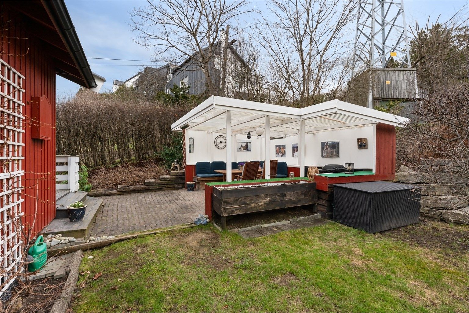 Hyggelig pergola ved hagen