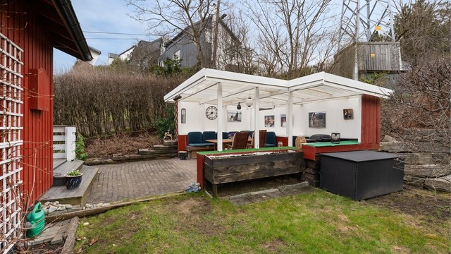 Hyggelig pergola ved hagen