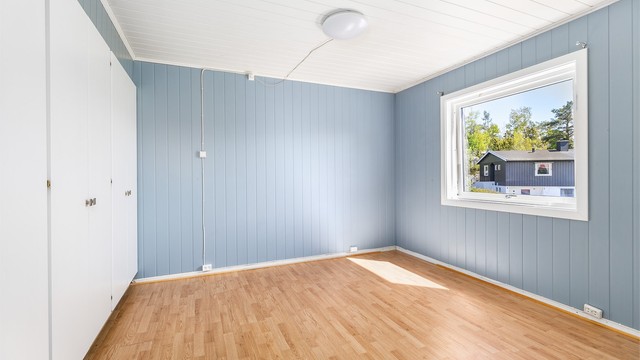Dette rommet er byggemeldt som spisestue, men har i senere år vært benyttet som hovedsoverom.