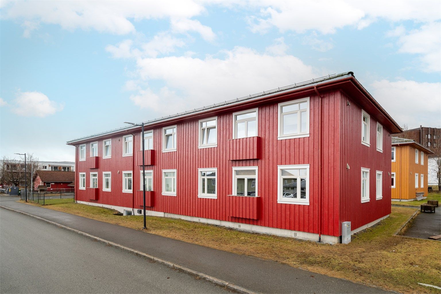 Leilighetens plassering er hjørnet i 1. etg til høyre. 
