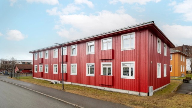 Leilighetens plassering er hjørnet i 1. etg til høyre.