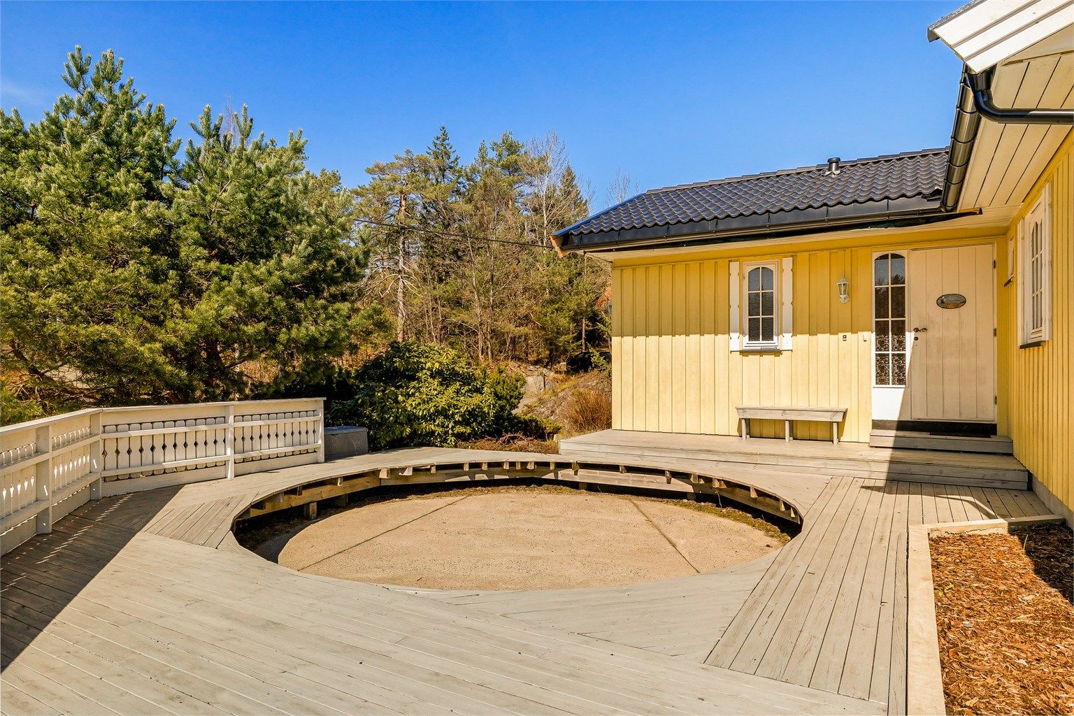 Det var tidligere basseng som er fjernet her.