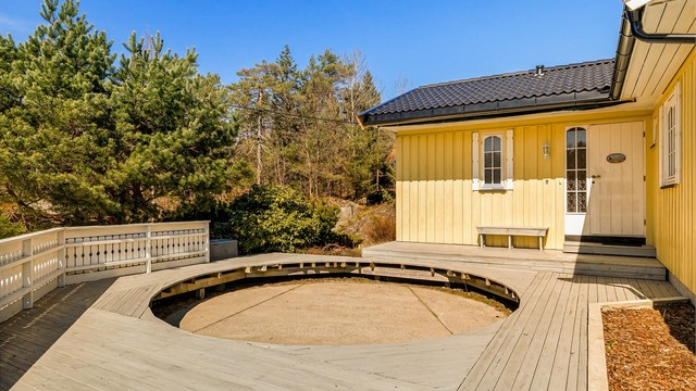 Det var tidligere basseng som er fjernet her.