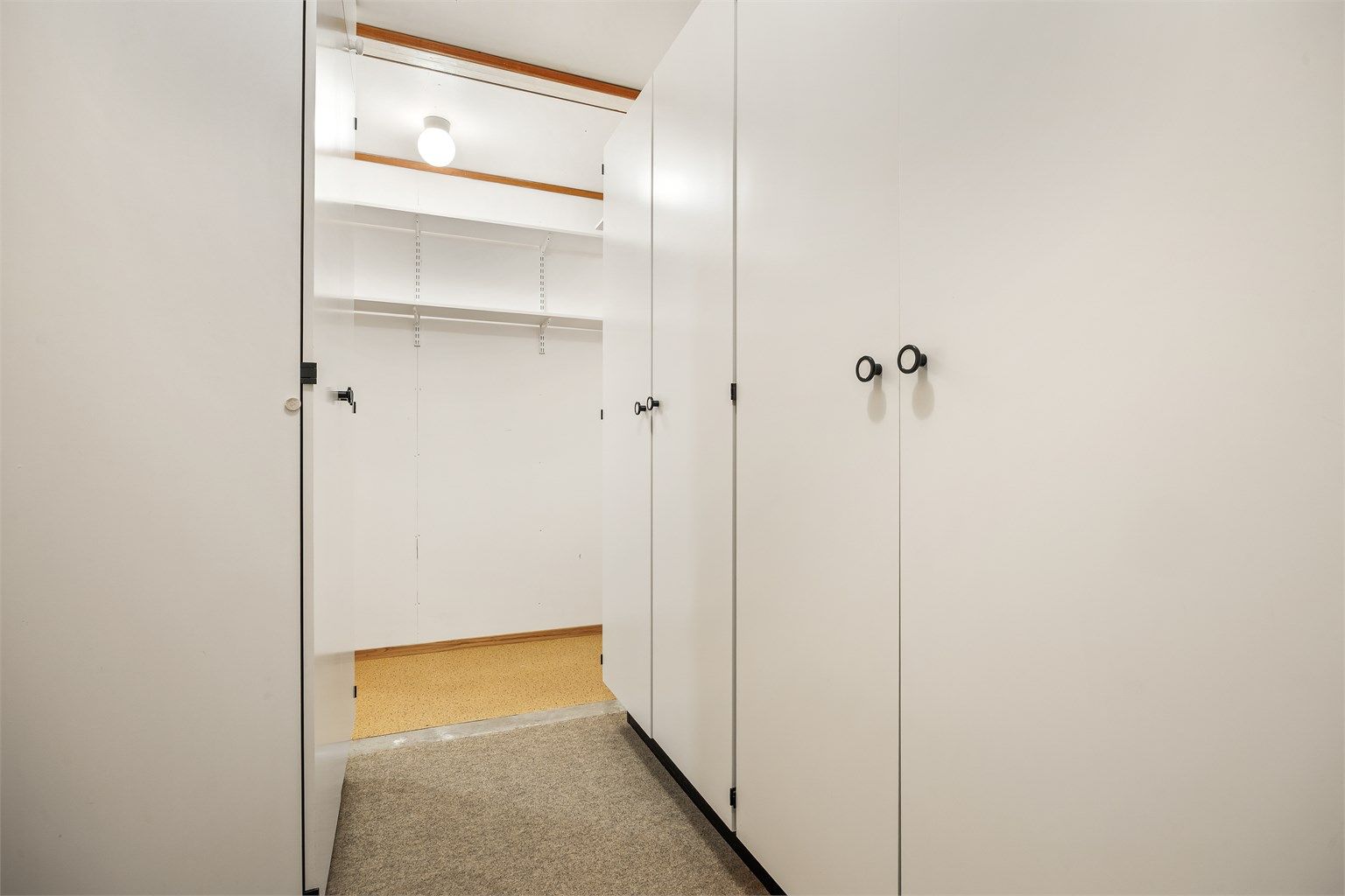 Boden gir rikelig med plass til garderobe og oppbevaring.