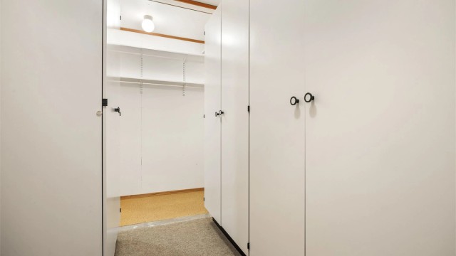 Boden gir rikelig med plass til garderobe og oppbevaring.