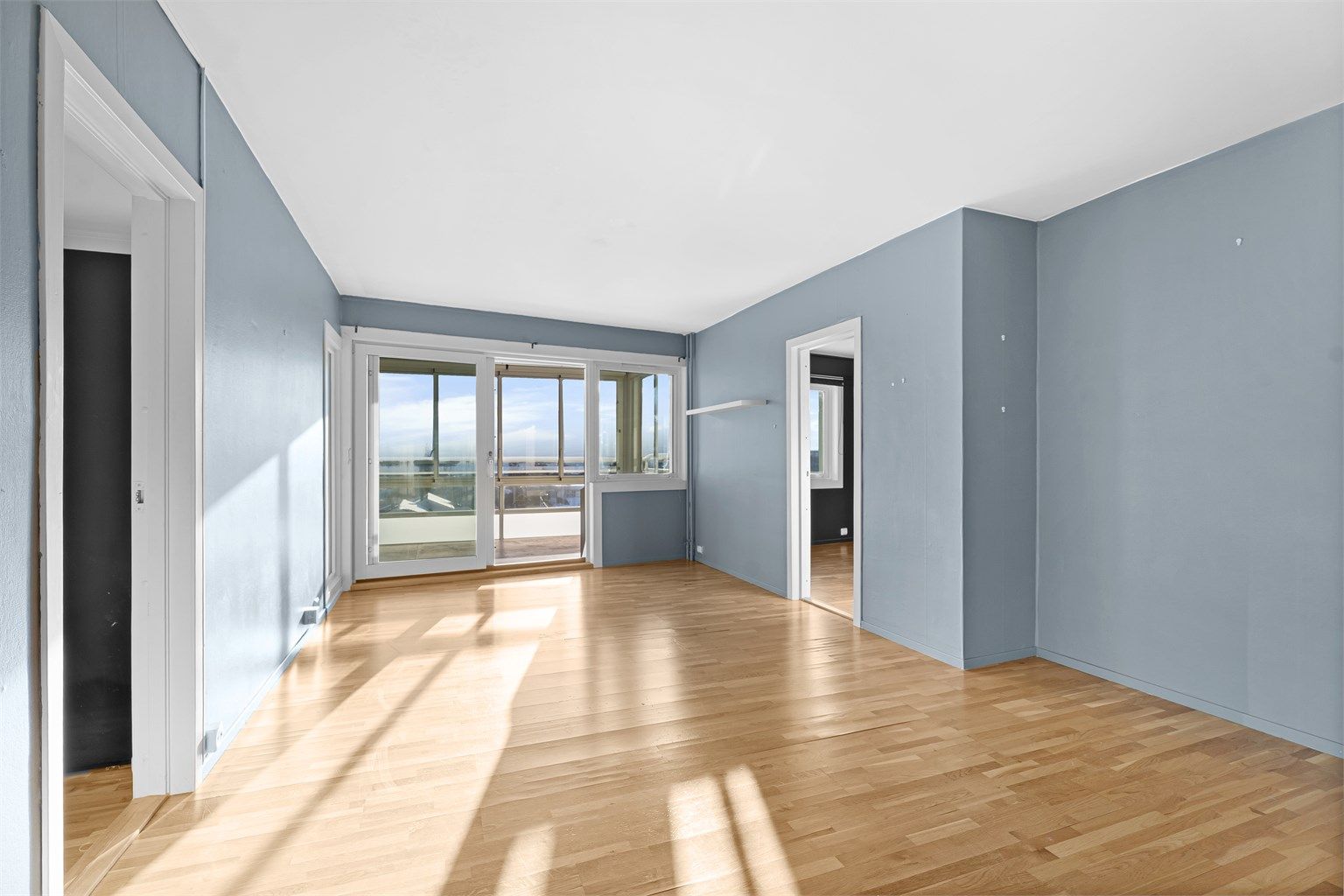 Leiligheten har en god planløsning med stor og romslig stue. 