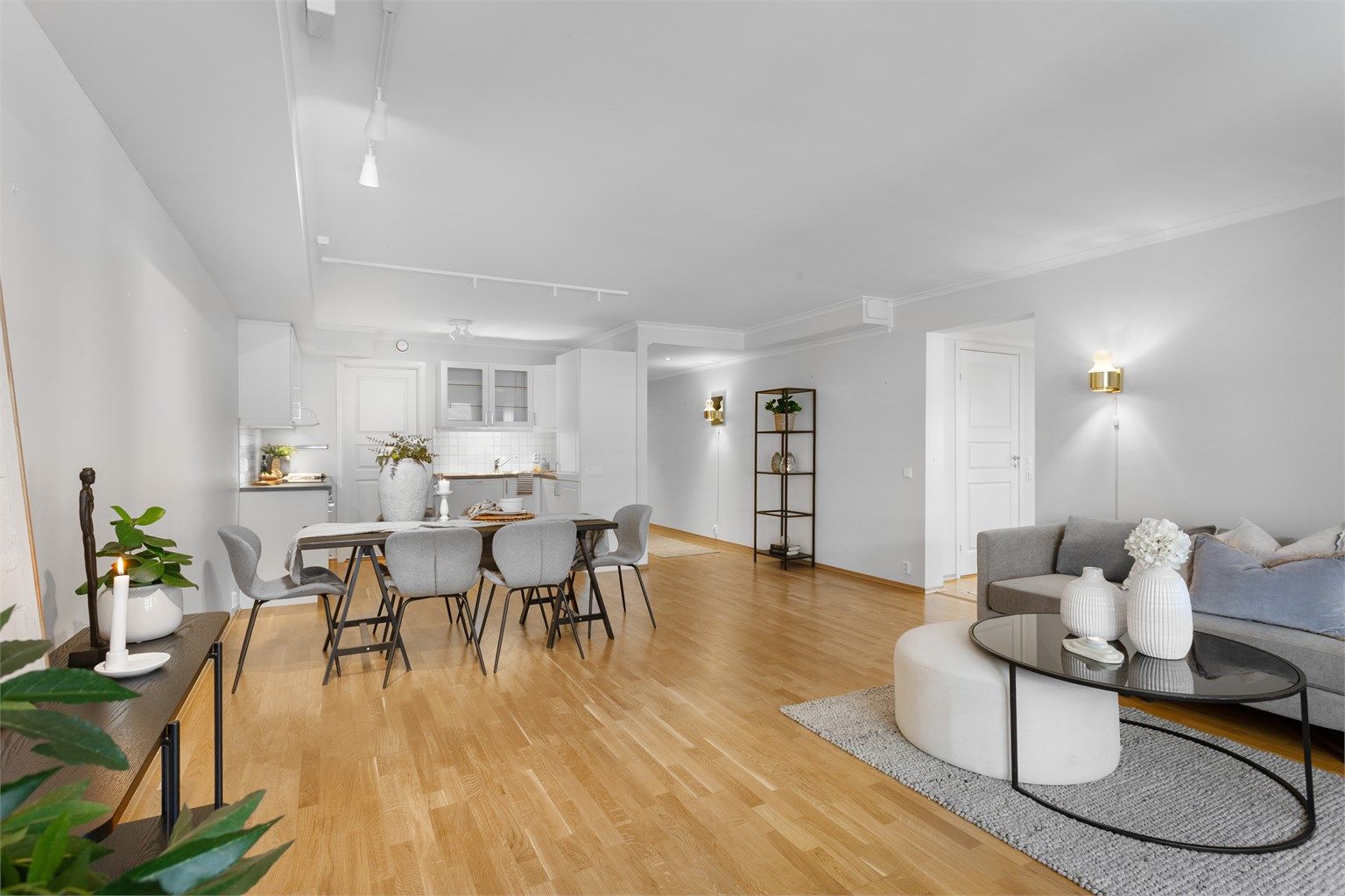 Åpen løsning mellom stue og kjøkken