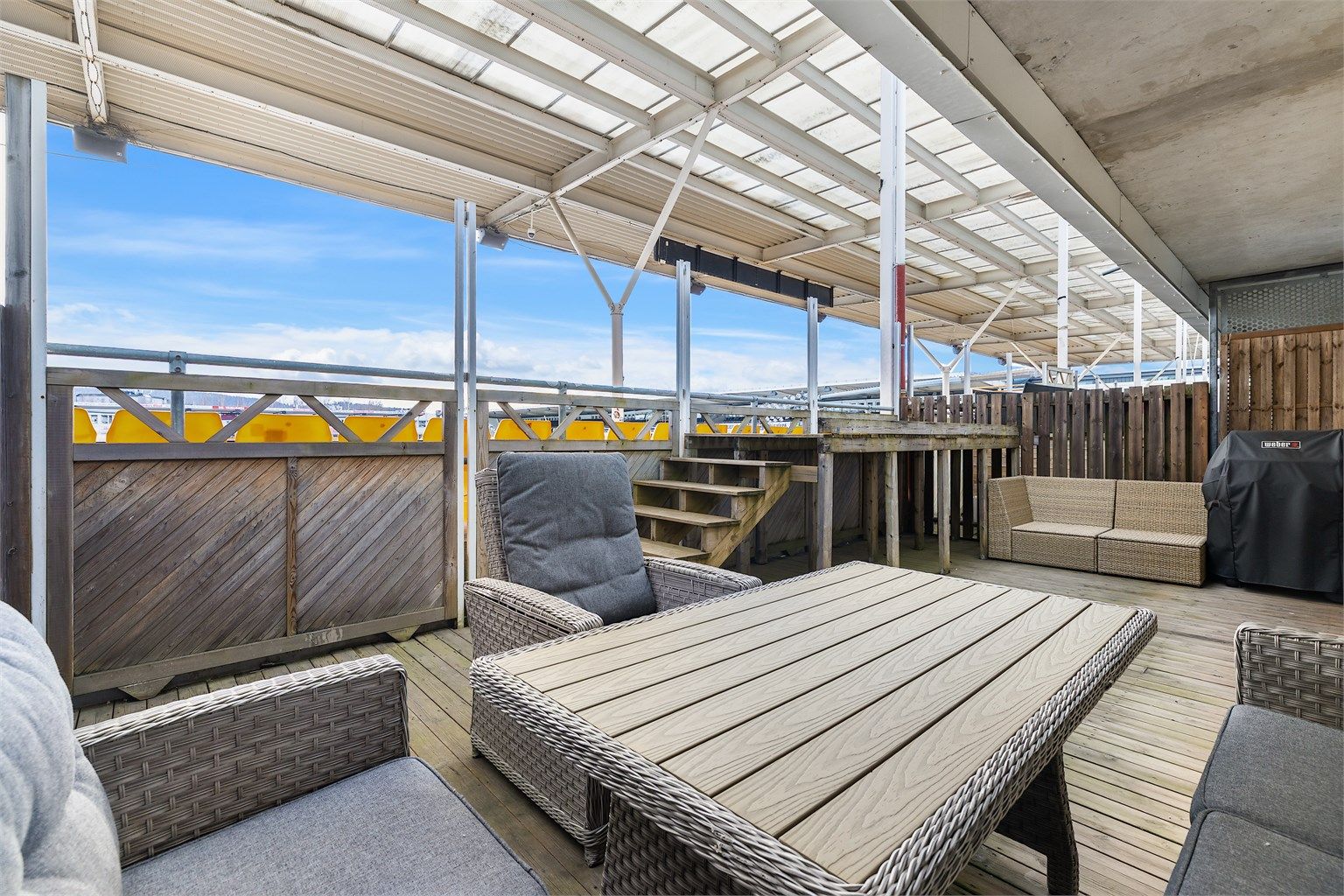 Følg hjemmekampene til LSK fra terrassen.