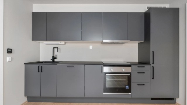 Stilrent kjøkken fra Sigdal med integrerte hvitevarer.