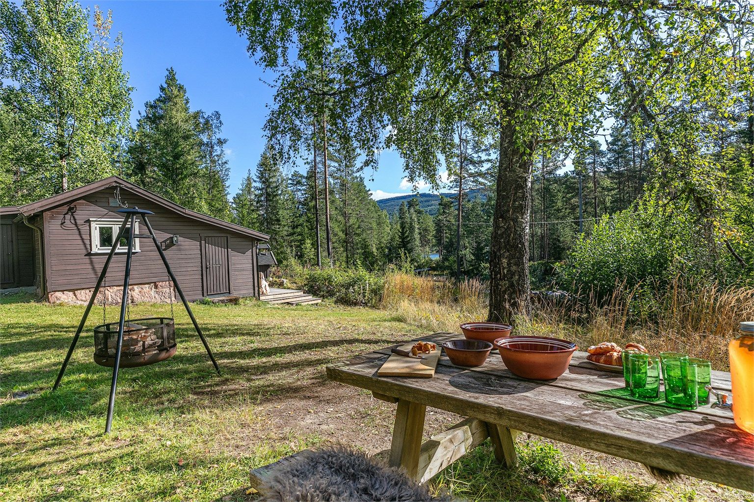 Bålpanne og uteplass for sosiale stunder