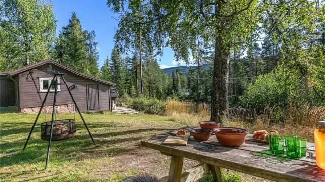 Bålpanne og uteplass for sosiale stunder