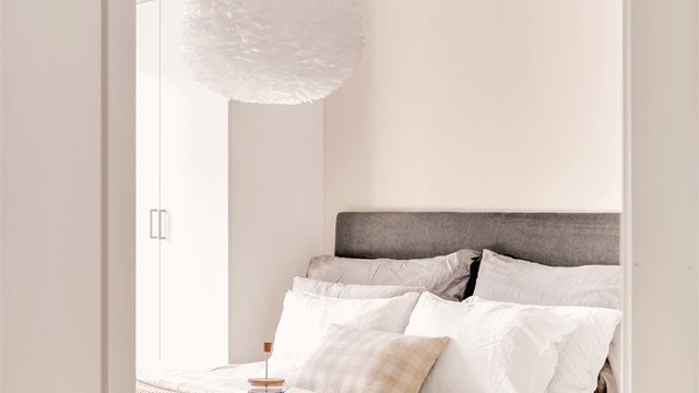 Fra soverommet er det utgang til et idyllisk uteområdet på 9 kvm.