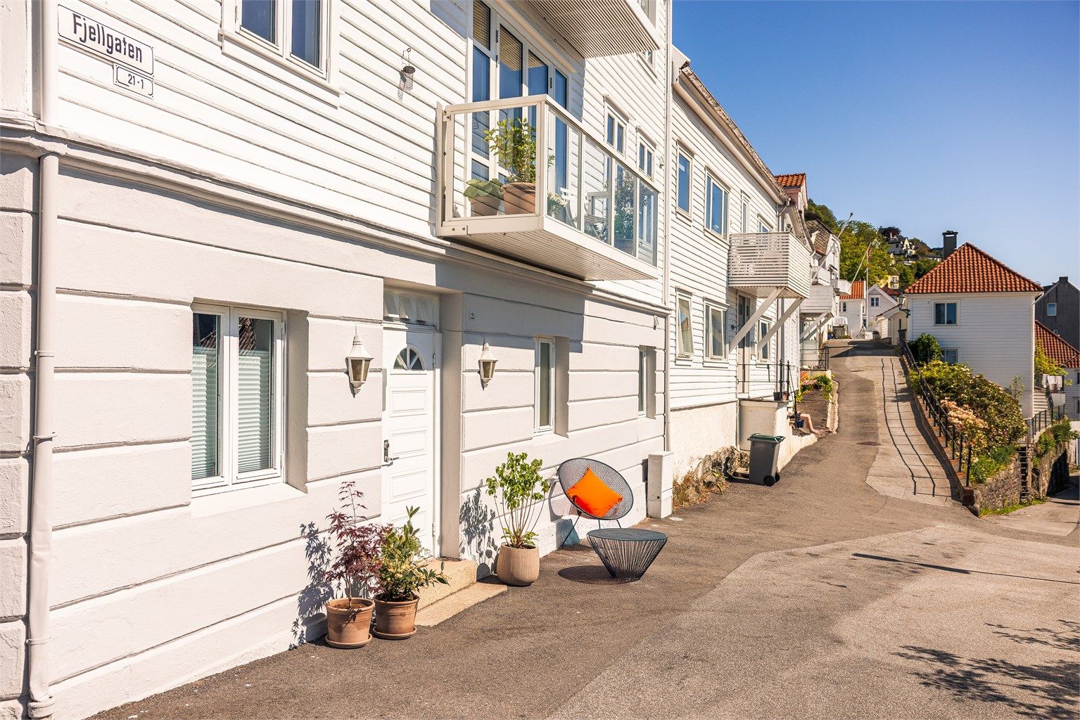 Her er det også mulig å sette ut et lite kaffesett hvor man kan nyte gode sommerdager