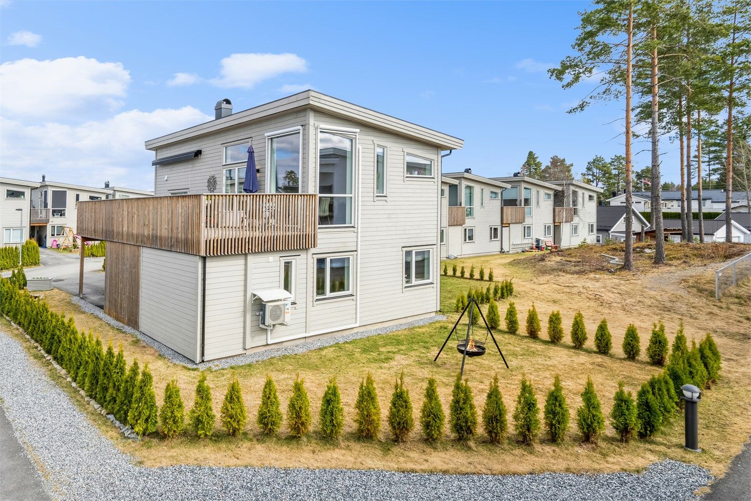 Boligen er oppført i 2022 og har en god intern beliggenhet på ende 