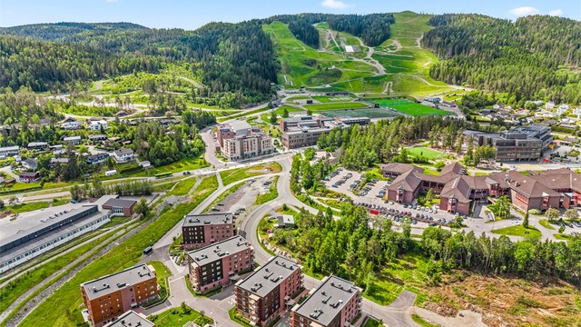 Et komplett tilbud av idrettsanlegg i Marikollen, rett utenfor døren.