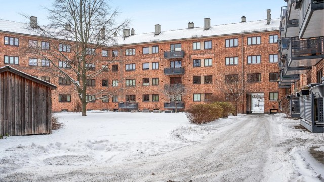 Kampen Byggeselskap består av teglsteinsgårder og ligger skånet fra biltrafikk i parkpreget område.