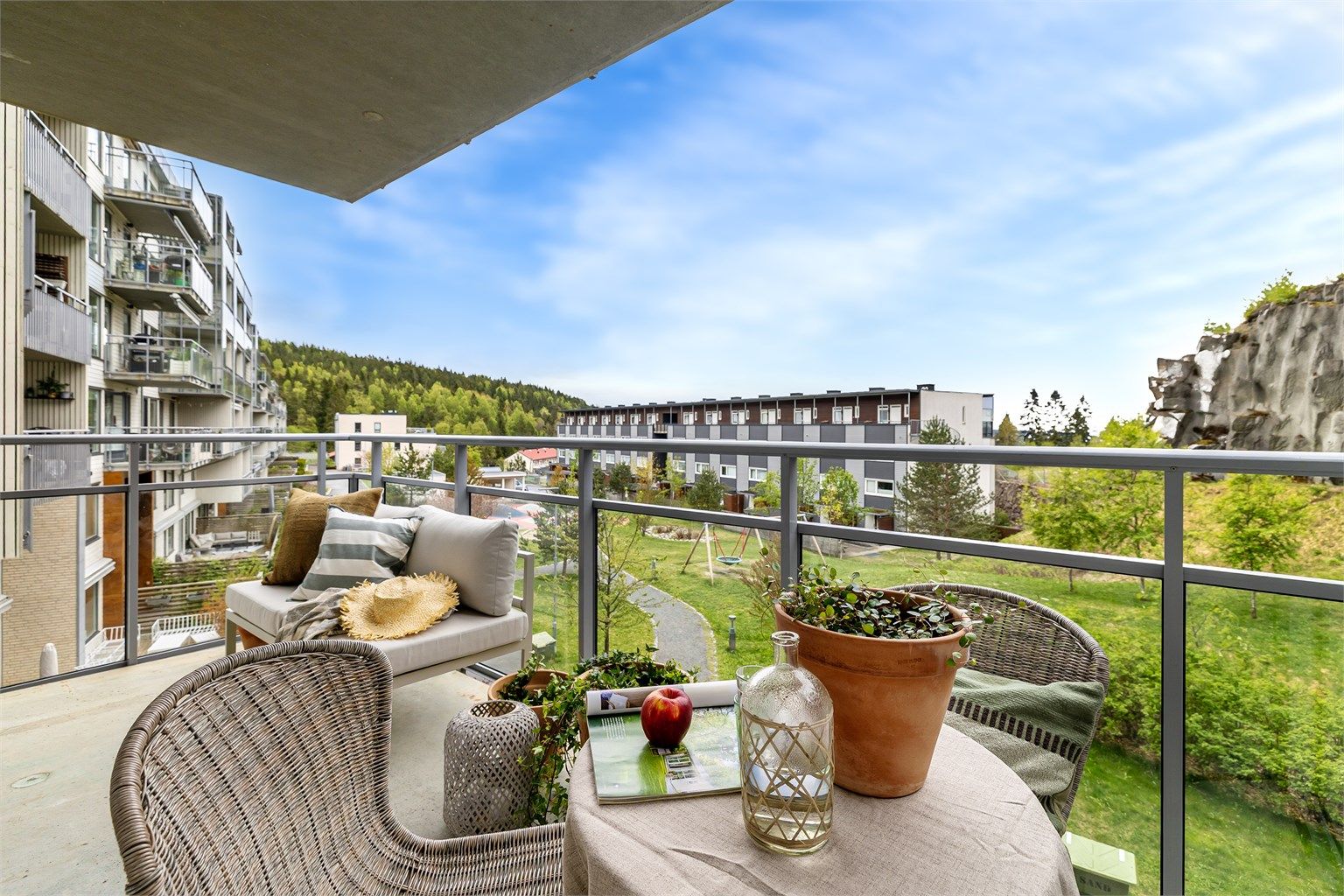 Her har man med andre ord god plass til utemøblement som en sittegruppe og grill - det er tillatt med el- og/eller gassgrill