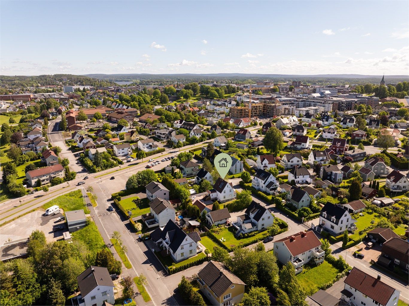 Omgivelsene er svært sentrale - både bykjernen og det meste til hverdagen finnes i nærområdet.