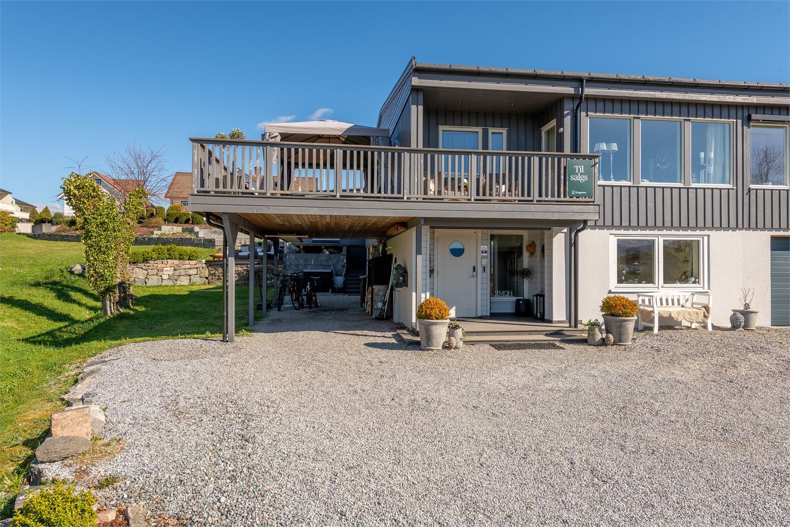 Eiendommen ligger attraktivt til i et etablert boligområde uten gjennomgangstrafikk