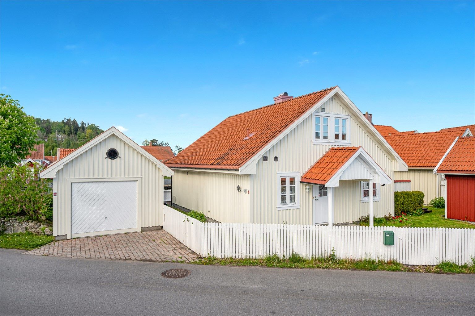 Heistadtangen er som en liten sørlandsby i miniatyr med smale gater, trange smau og umiddelbar nærhet til sjøen.