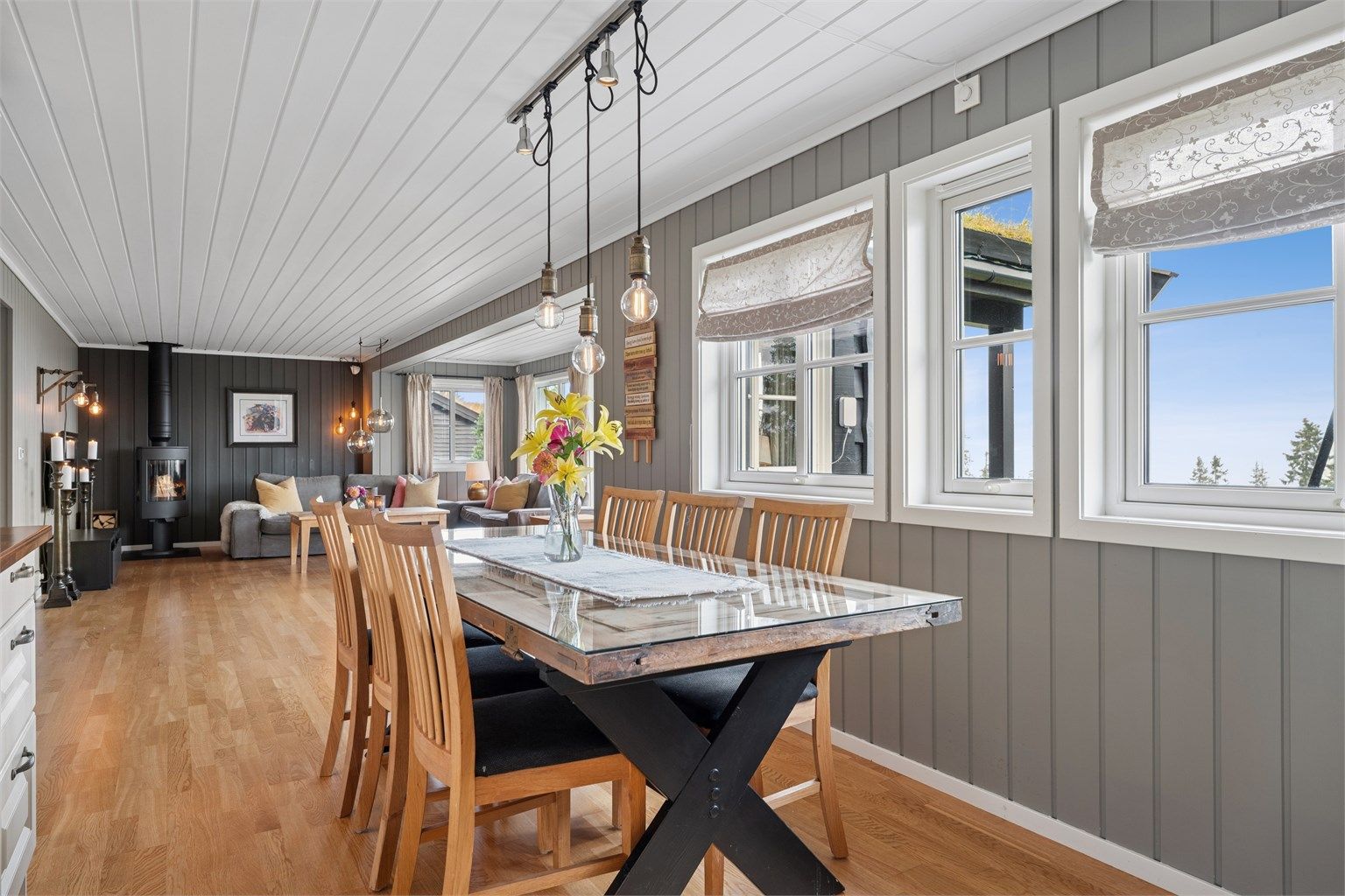 På kjøkkenet er det plass til spisegruppe dersom man ønsker det.