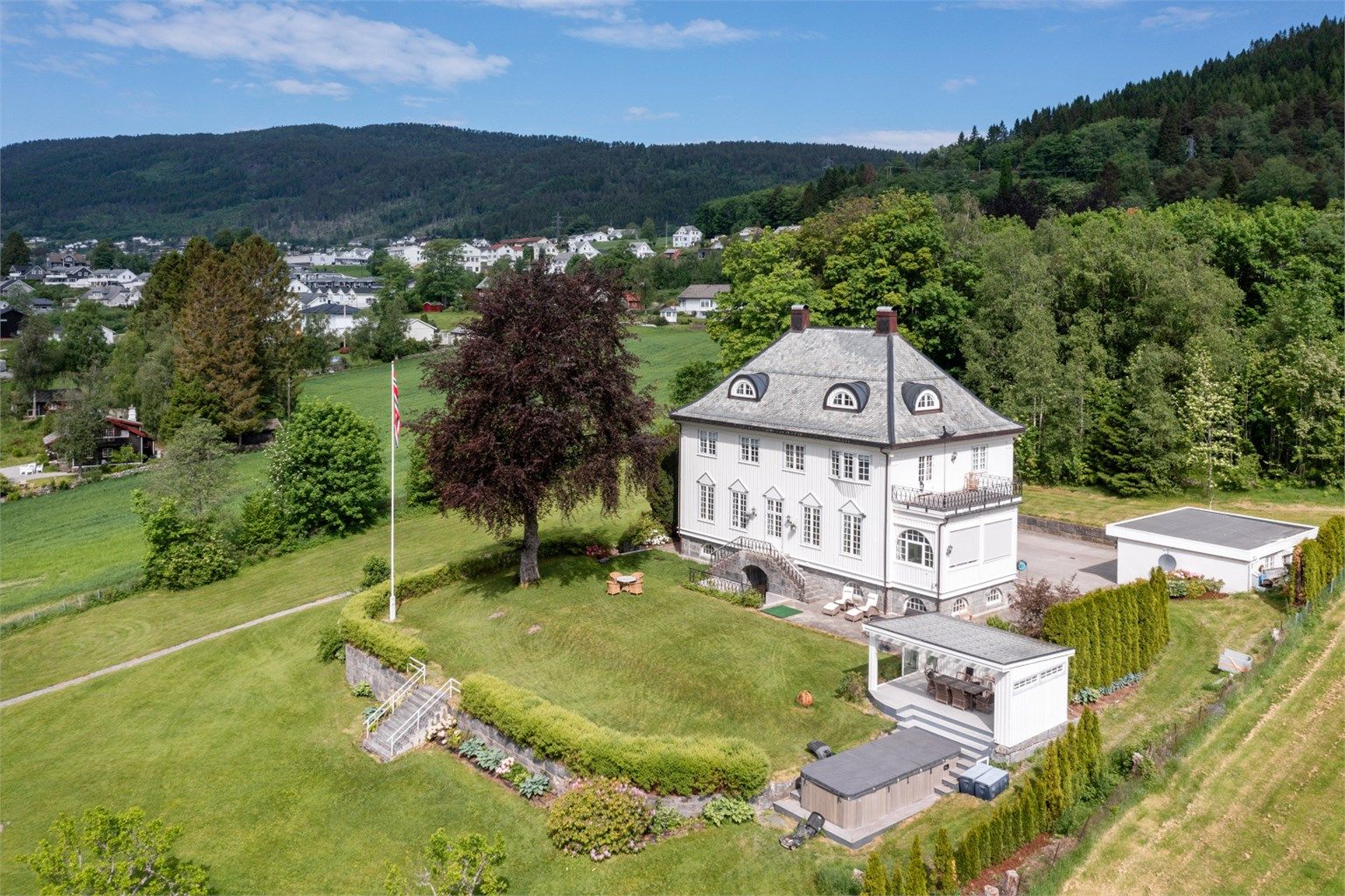 Velkommen til Myrstadvegen 13 på Skodje, presentert av Eiendomsmegler/Partner Marit Stuen Aursnes