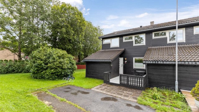 Velkommen til Vestre Jansrud 22, presentert av Pojan Eskandari i Krogsveen.